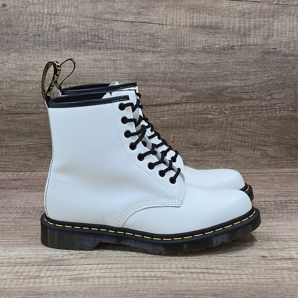 Dr. Martens 11822 Men's Sz 8 Women's Sz 9 White Smooth Leather Combat Boots NEW